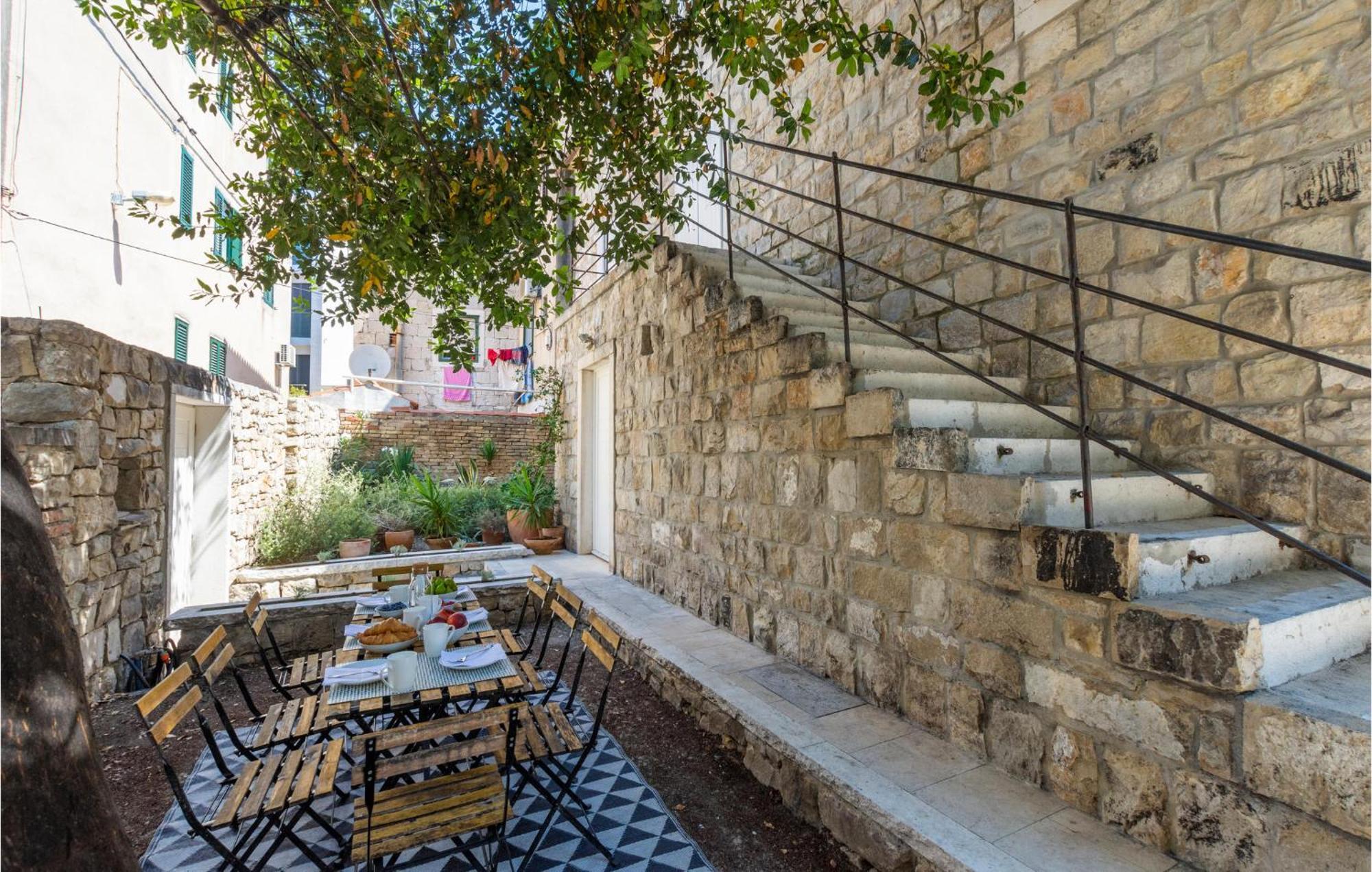 Stunning Home In Split With Outdoor Swimming Pool Buitenkant foto