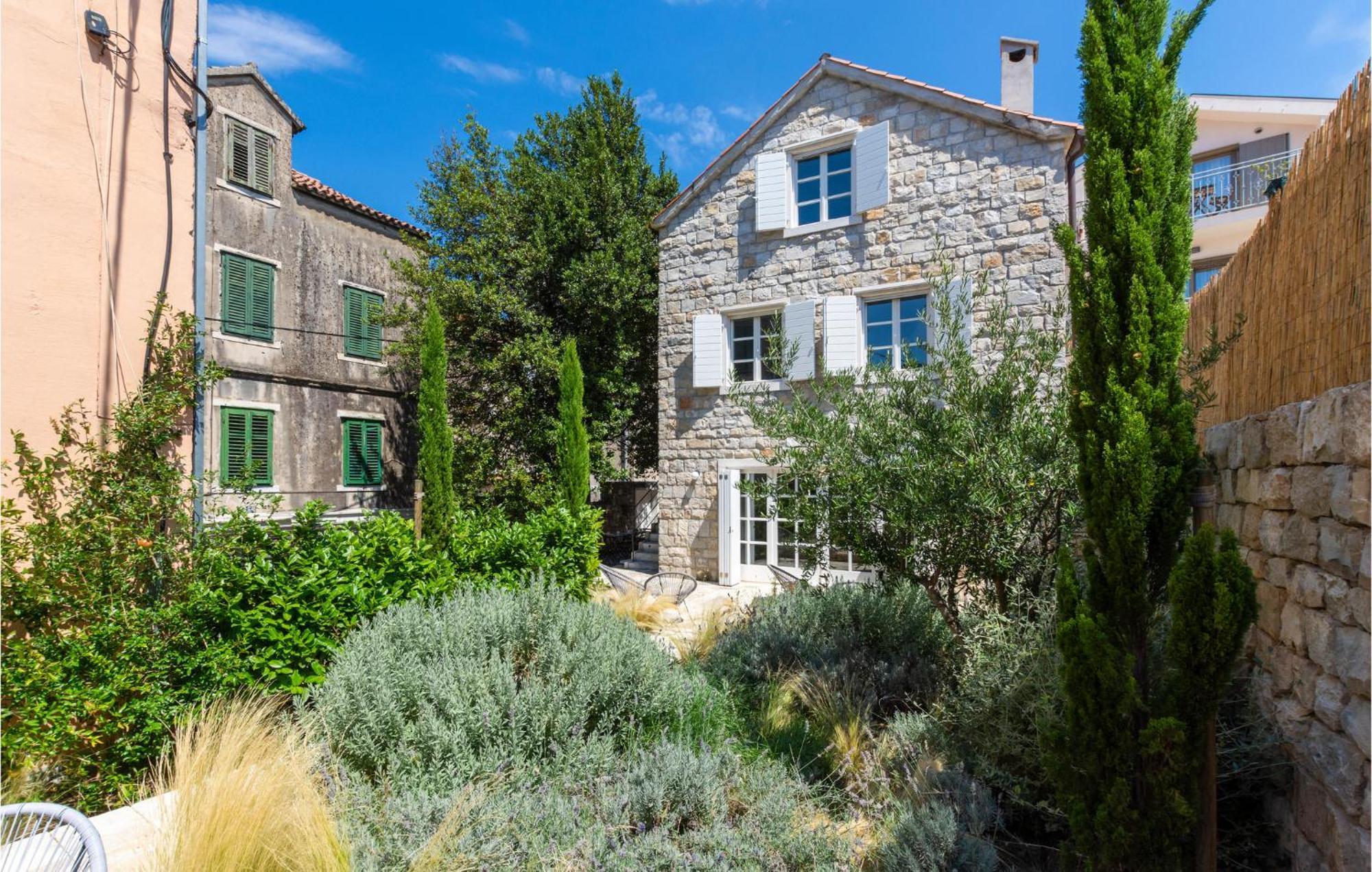 Stunning Home In Split With Outdoor Swimming Pool Buitenkant foto
