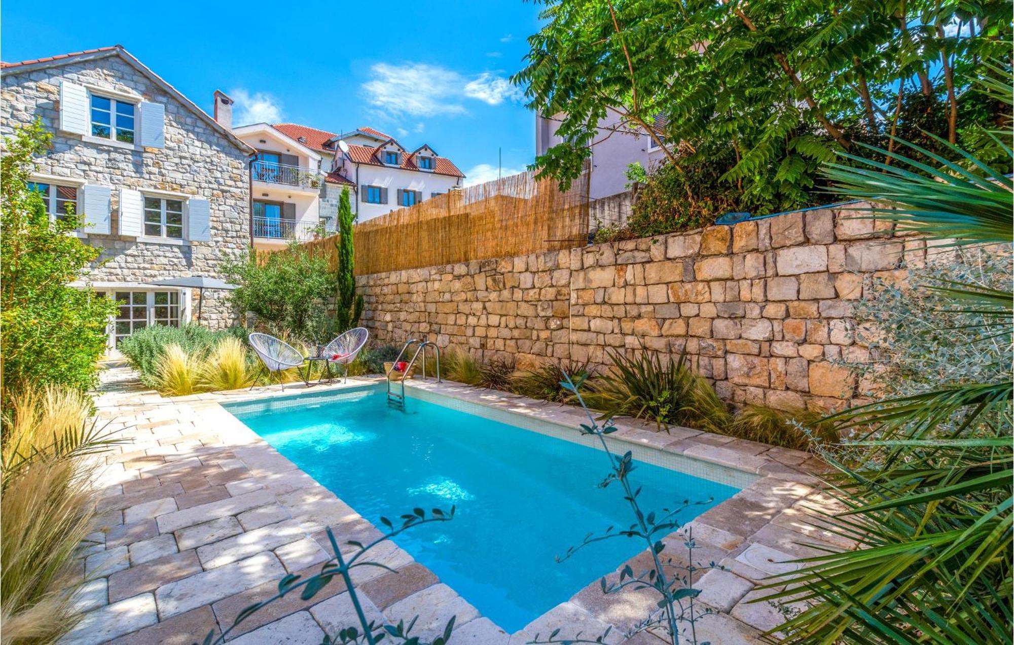 Stunning Home In Split With Outdoor Swimming Pool Buitenkant foto